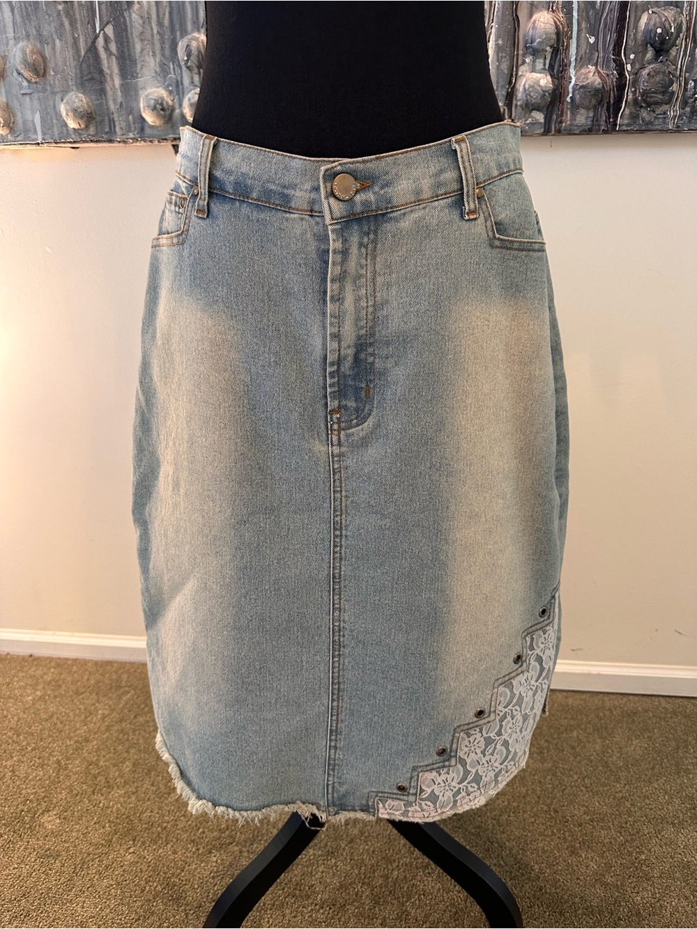 Fun Casual Lg Light Wash Denim Midi Skirt with Lace and Grommet Accents EUC
